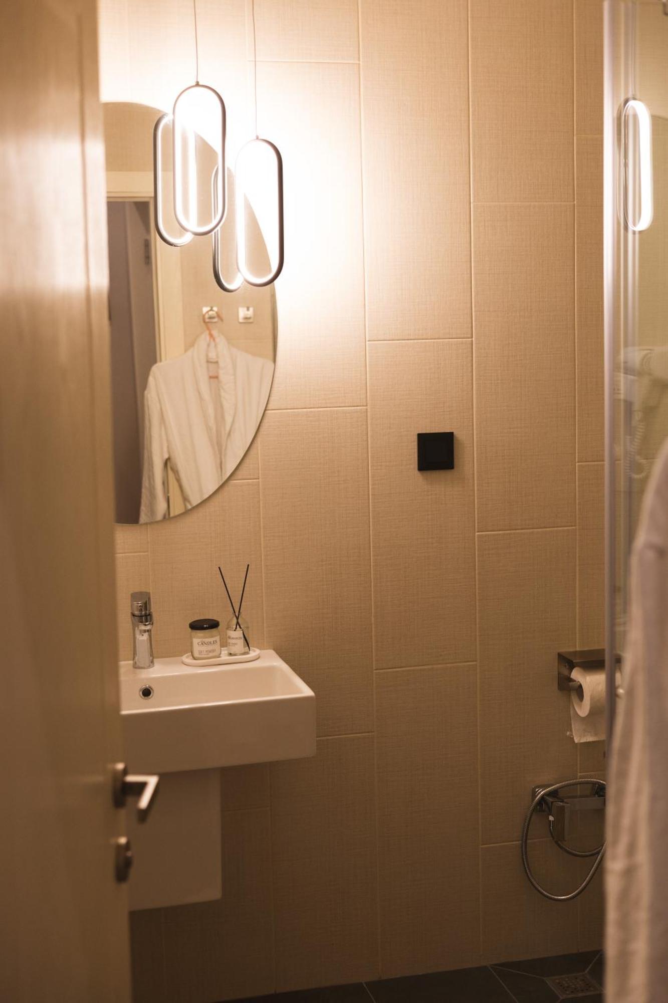 Central Hotel Kutaisi Ngoại thất bức ảnh