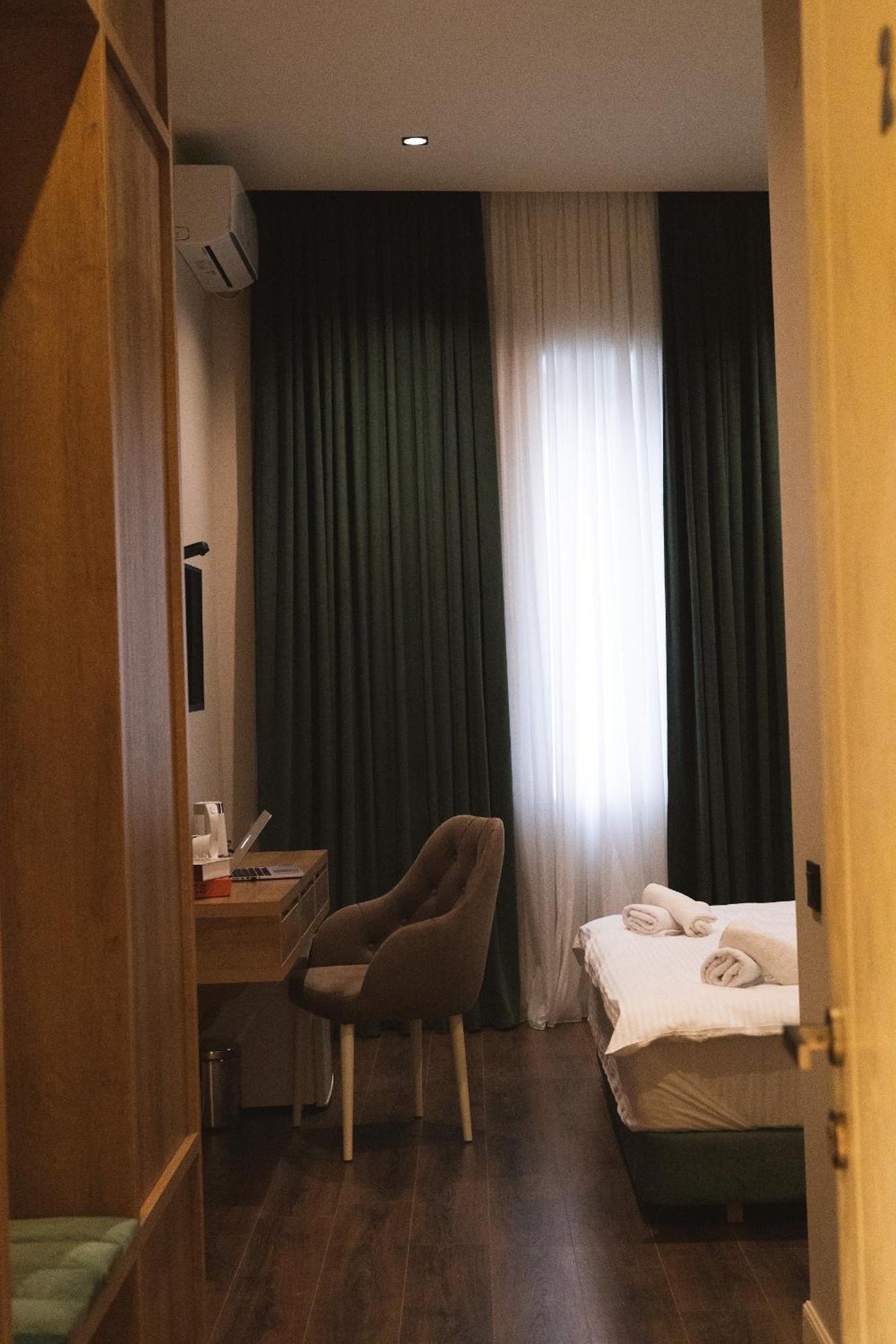 Central Hotel Kutaisi Ngoại thất bức ảnh